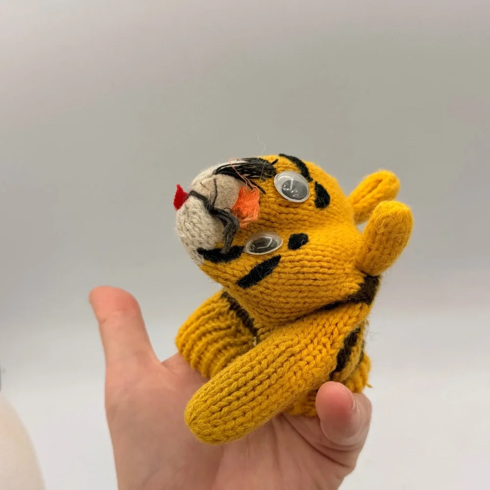 VTG Child’s Tiger Knit Mitten Hand Puppet